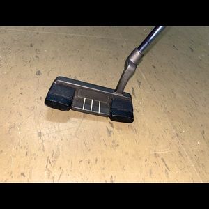 Youth men’s Wilson putter